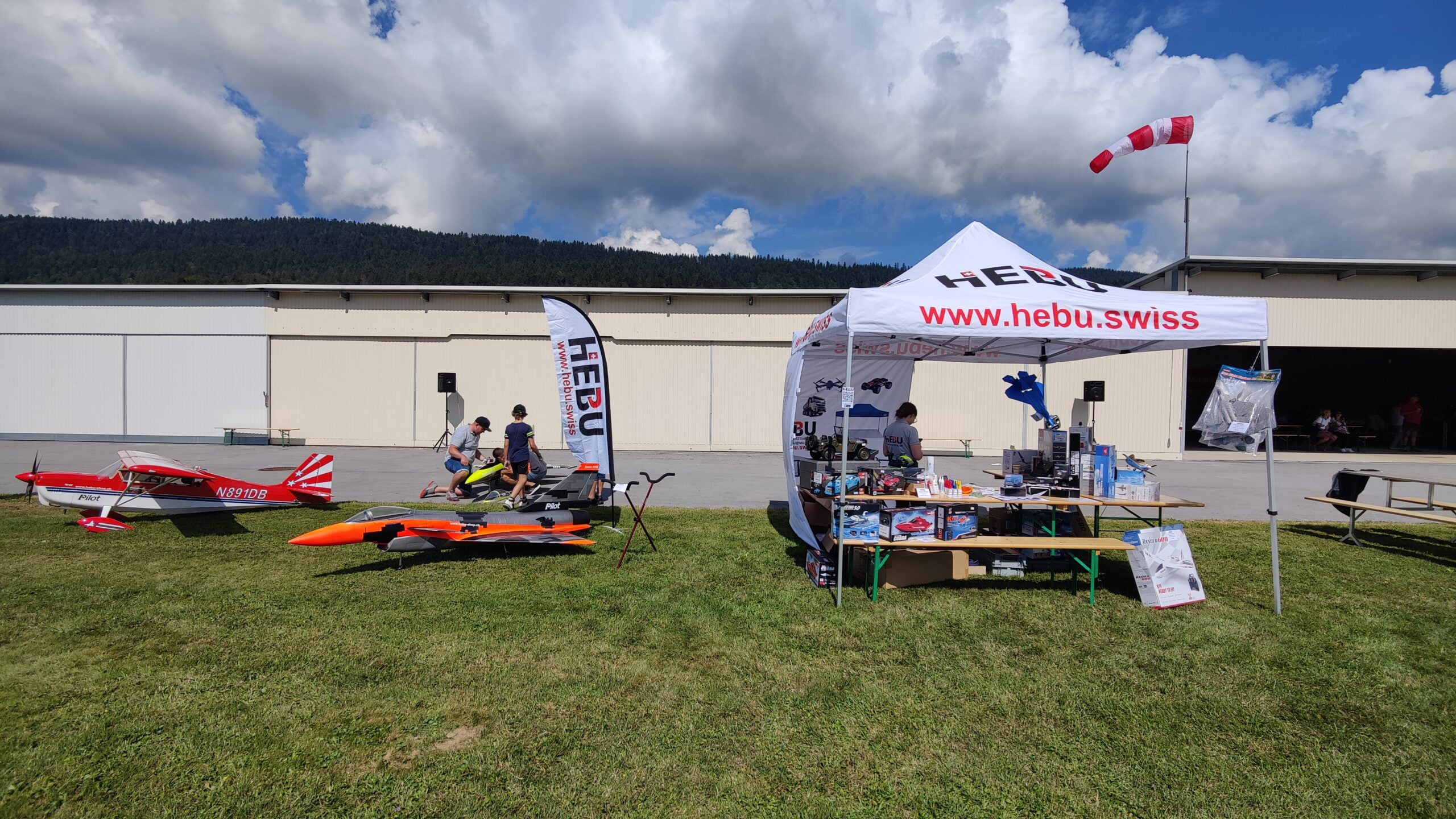 Val de Travers 40ieme Anniversaire HEBU Stand Modellflug