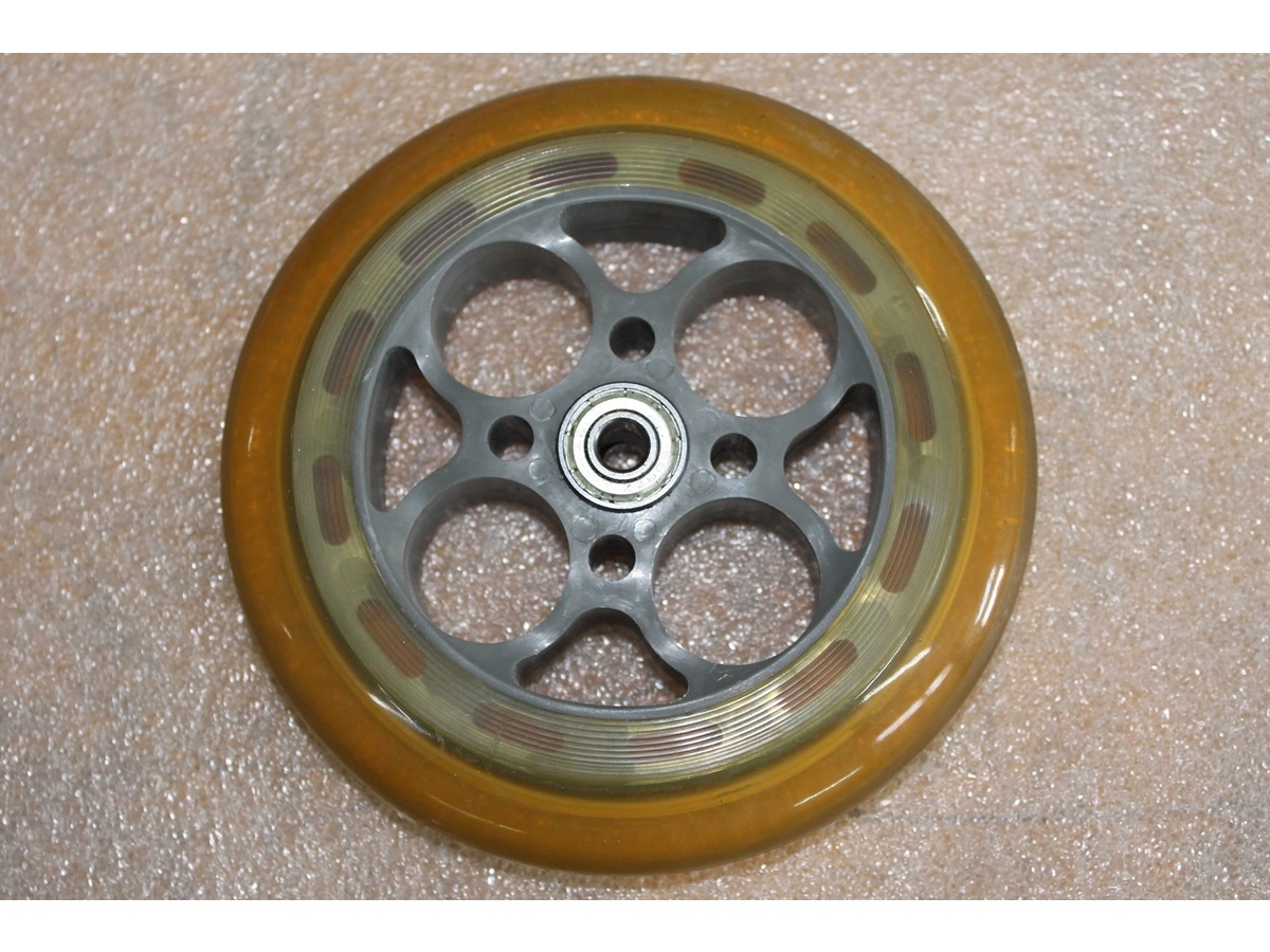 Rad vorne - Durchm. 135mm - mit Kugellager zu div. Elektro-Trotti