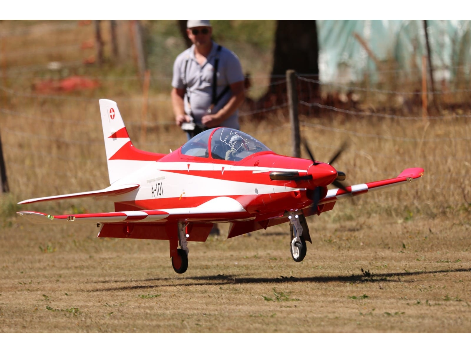 PC-21 XXL V2 JMB Turboprop ARF+ mit EZFW - L 3395mm Spw 2735mm - Swiss rot weiss – Bild 3