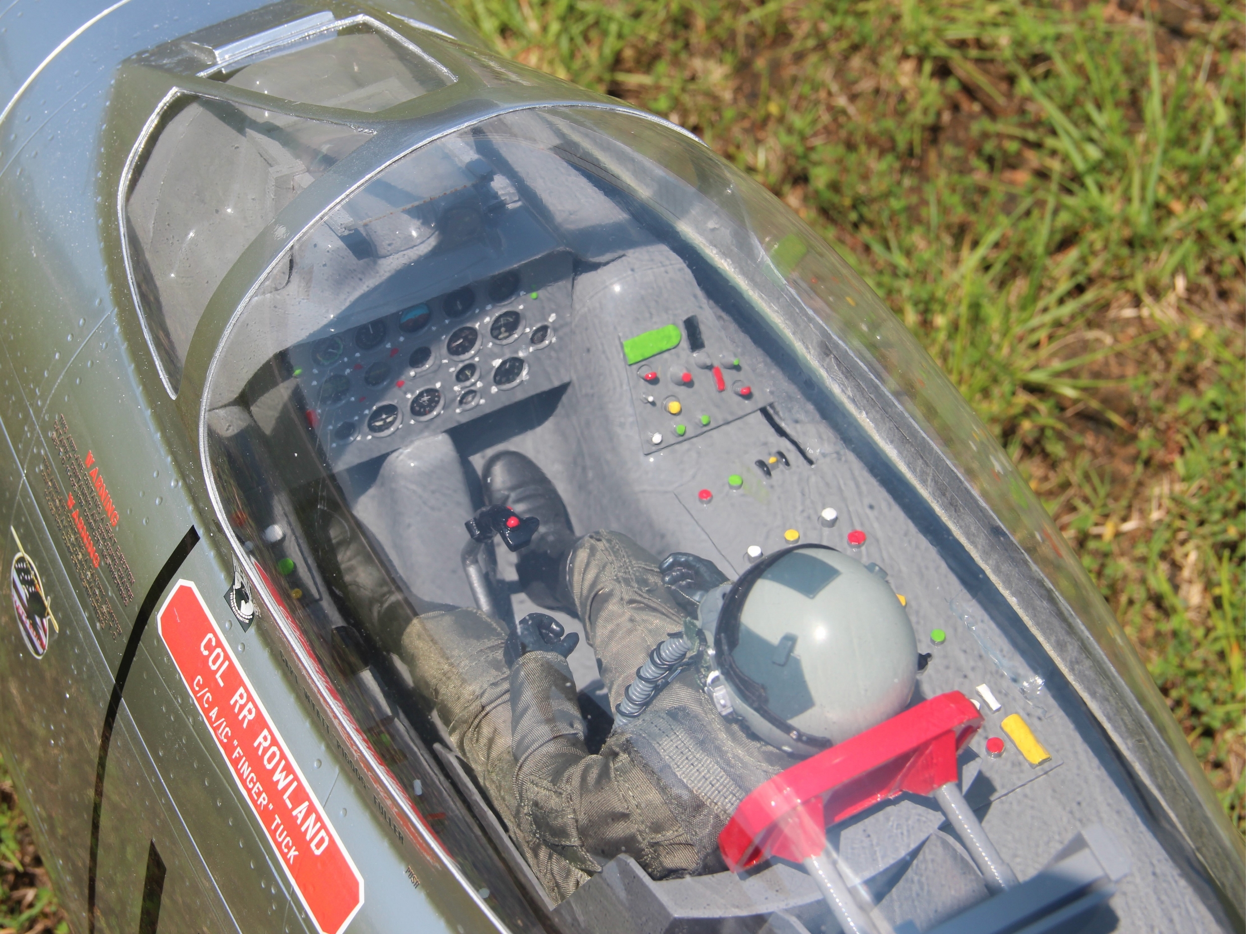 Scale Cockpit zu F-86F Sabre, Spw 1980mm, Pilot-RC – Bild 2