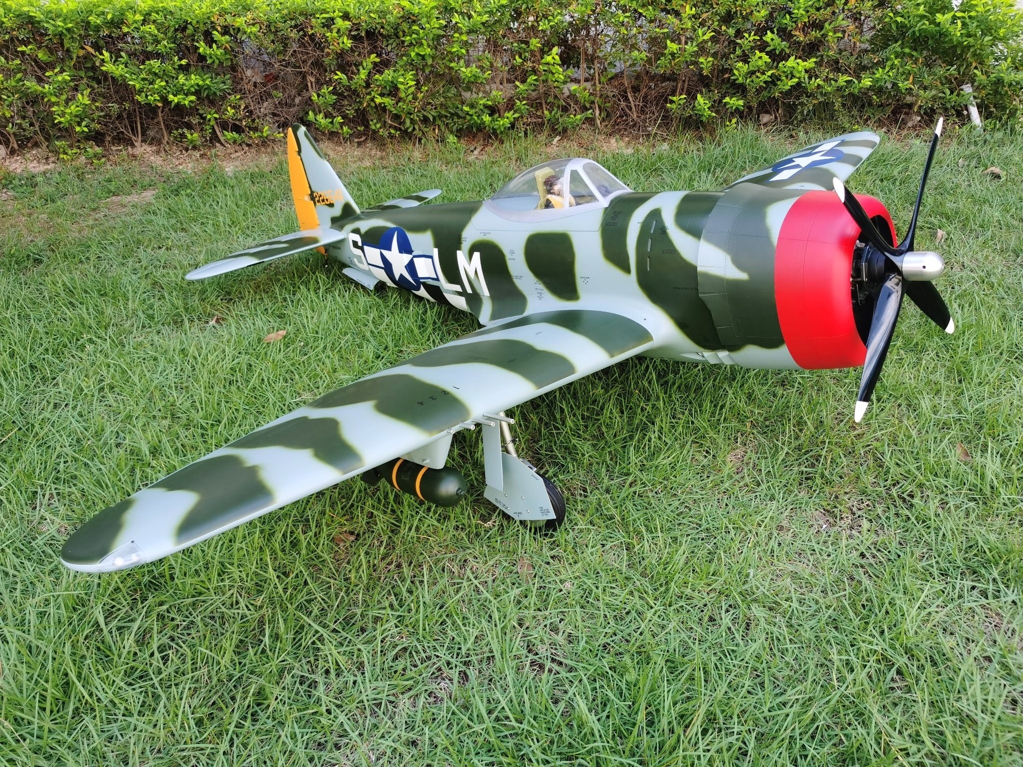 Full Composite P-47D Thunderbolt, Spw 2411mm, ARF-Set mit EZFW, Pilot-RC – Bild 2