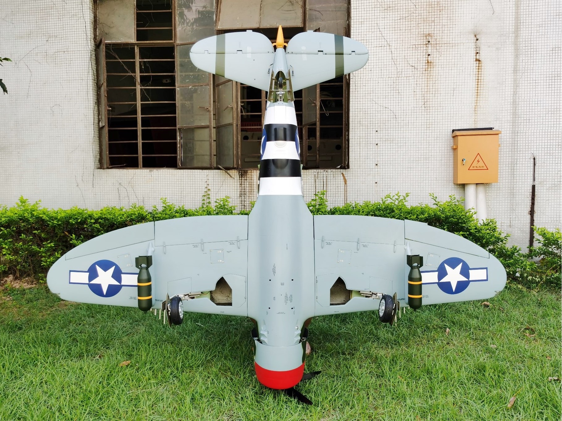 Full Composite P-47D Thunderbolt, Spw 2411mm, ARF-Set mit EZFW, Pilot-RC – Bild 3