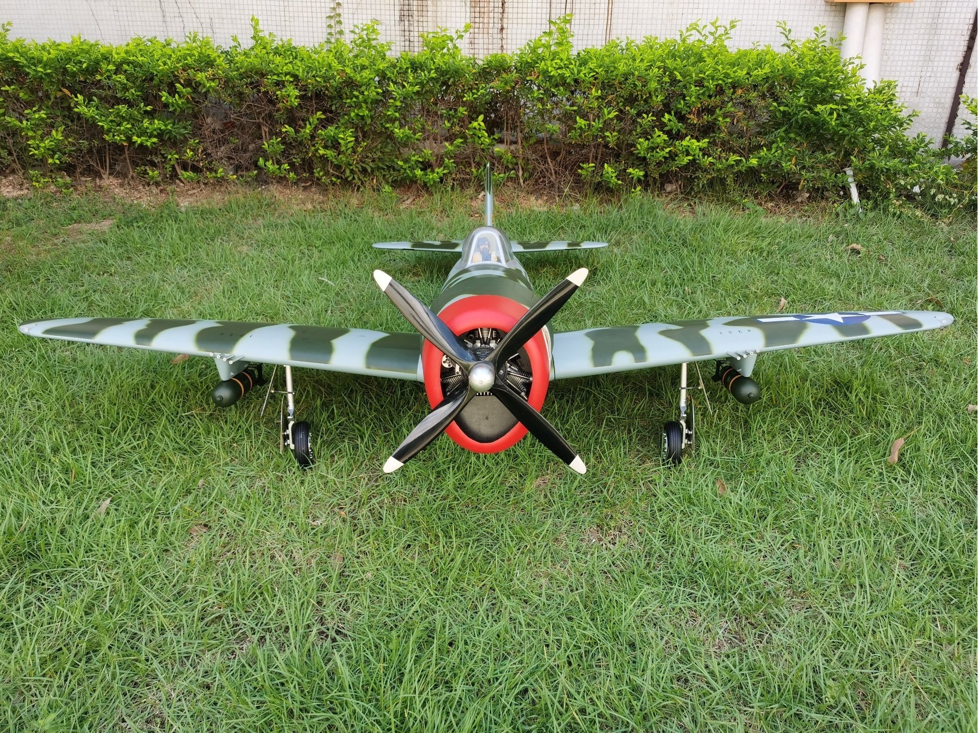 Full Composite P-47D Thunderbolt, Spw 2411mm, ARF-Set mit EZFW, Pilot-RC – Bild 5