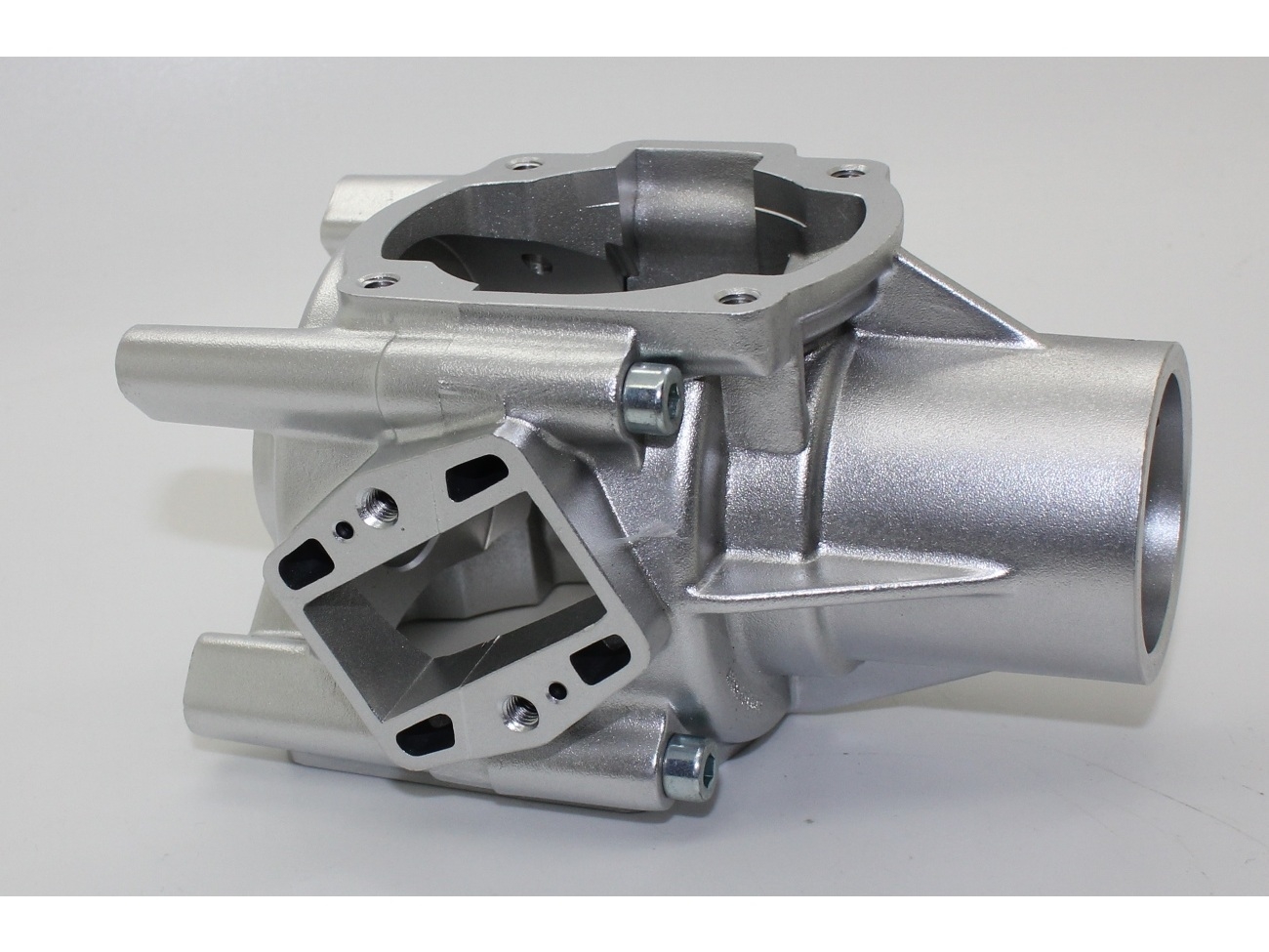 Kurbelwellengehäuse zu Benzin Boxermotor DLE120, 120ccm – Bild 2