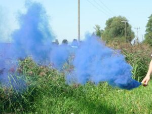 Mr. Smoke 1 - Hand Rauchfackel / Bengalo in blau mit Reibzündung