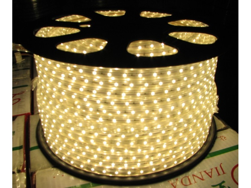 LED Streifen - Warmweiss - 230V - flexibel - 4 W/m wasserdicht