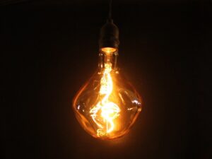 LED Filament Glühbirne E27 Deko Lampe, 4 Watt, 2200K / amber - RETRO, 2er-Set