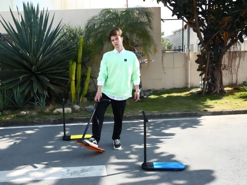 Trampolin Scooter mit 360° Kickflip Funktion - Höhe 677mm – Bild 5